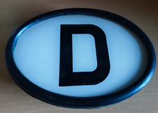 D Schild alt beleuchtet