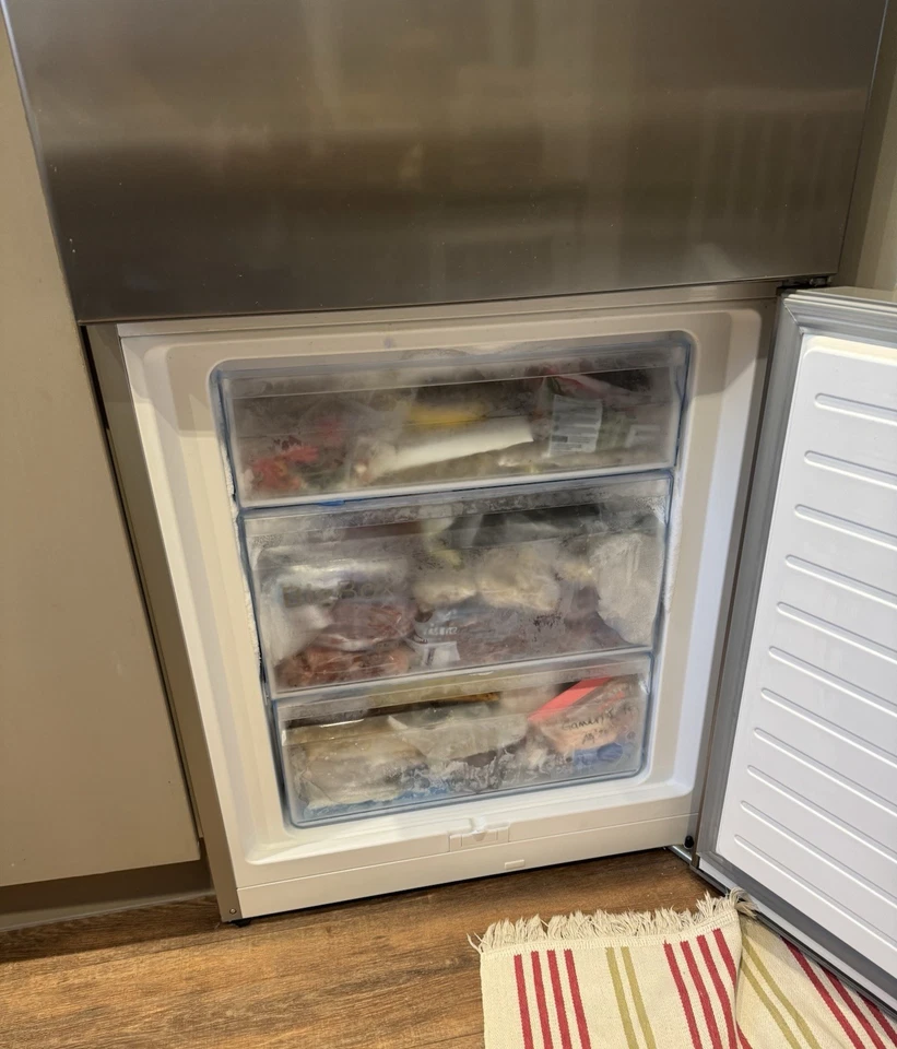 Bosch Serie 6 KGE49AICAG Freestanding 70/30 Fridge Freezer, 70cm Wide, Stainle - Image 2 of 4