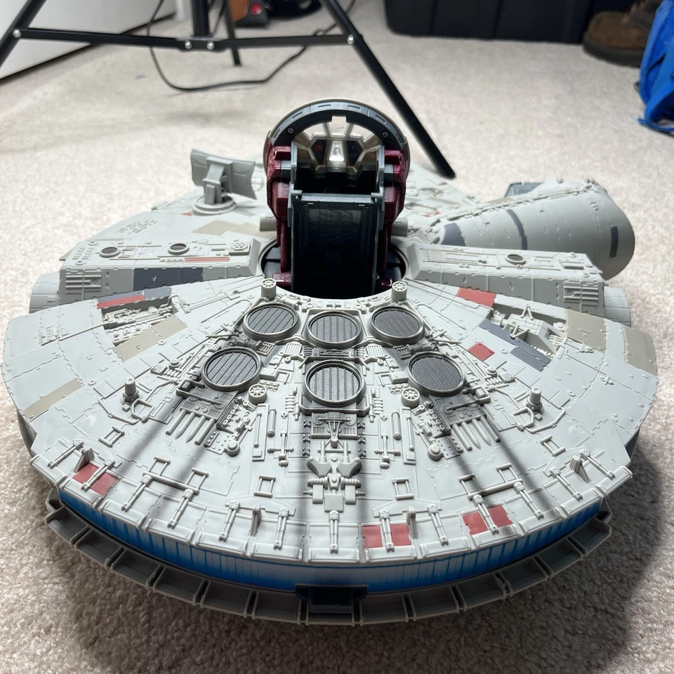 Hasbro Star Wars Millennium Falcon nave espacial 21” réplica brinquedo - Figuras faltando - Imagem 2 de 4