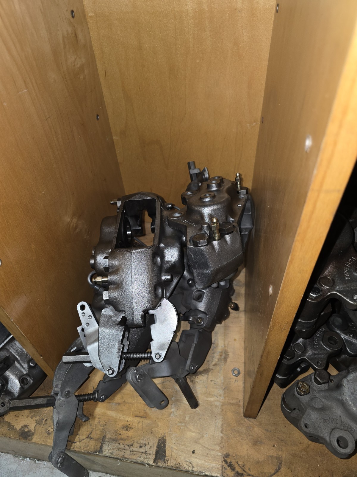 ROLLS ROYCE BENTLEY COMPLETE SET OF 4 FRONT CALIPERS SOLD OUTRIGHT 