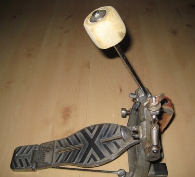 Pearl Bass-Drum-Pedal No. 810, Fußmaschine, Vintage, Riemenantrieb, gebraucht