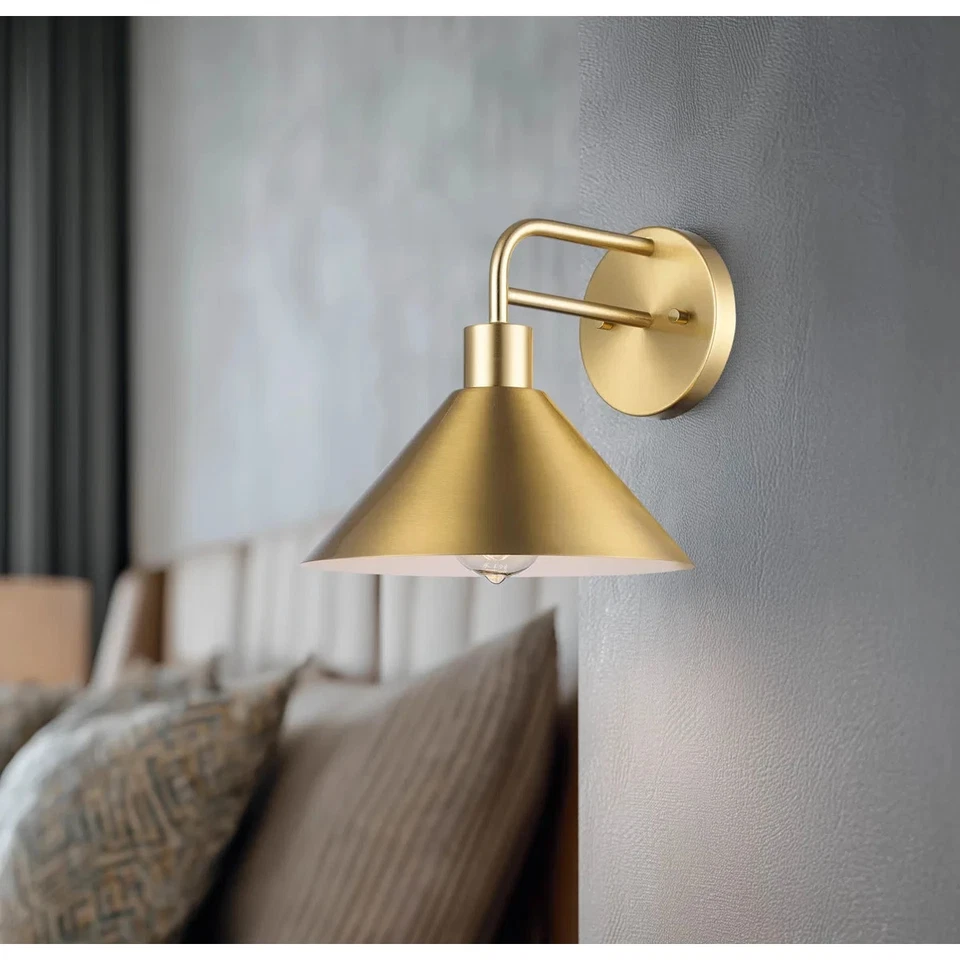 Aplique de pared industrial Trans Globe Roscoe luz oro antiguo Foto 2 de 4