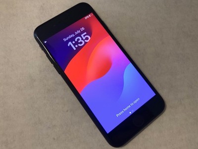Apple iPhone SE 2nd Gen MX9K2LL/A Unlocked Black 92% BH IOS 18 **EXCELLENT**