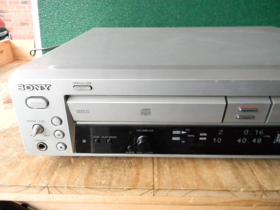 Sony RCD-W100 Twin Tray CD Player and Recorder - Image 3 of 4