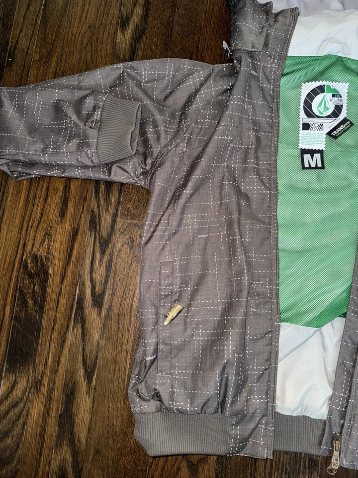 VOLCOM V LINE SCIENCE SNOW 06 NIMBUS SNOWBOARD JACKET WOMENS SIZE M FUR HOOD - Image 3 of 4