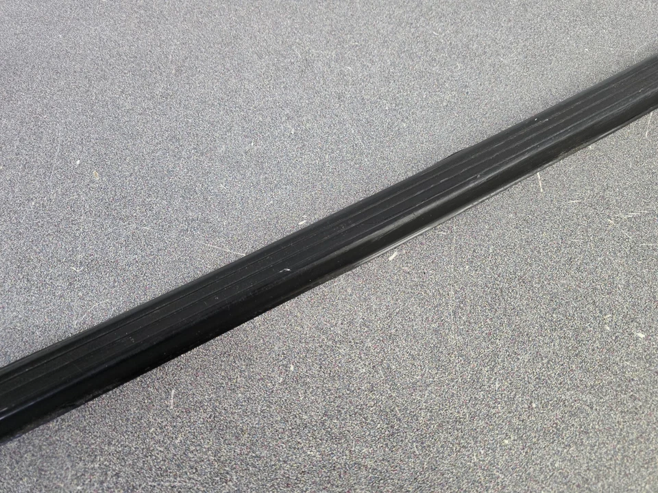 NICE USED ORIGINAL PORSCHE 924 924S 944 PASSENGERS DOOR ENTRANCE THRESHOLD #8 - Изображение 3 из 4