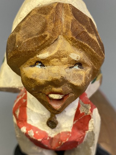 Vintage Henning Norwegen Volkskunst Holz geschnitzt Figur lachende Frau Bunad Kleid - Bild 8 von 10