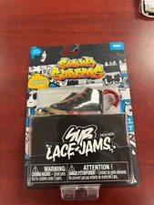Subway Surfers Sub Fresh Kicks Lace Jams Clip Keychain Toy SYBO Red Laces