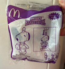 it's show time snoopy basketball HAPPY MEAL MCDONALD unopen2007 figure toy