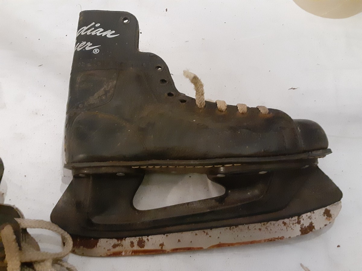 Vintage Canadian Flyer Ice Hockey Skates Black approx. sz 5