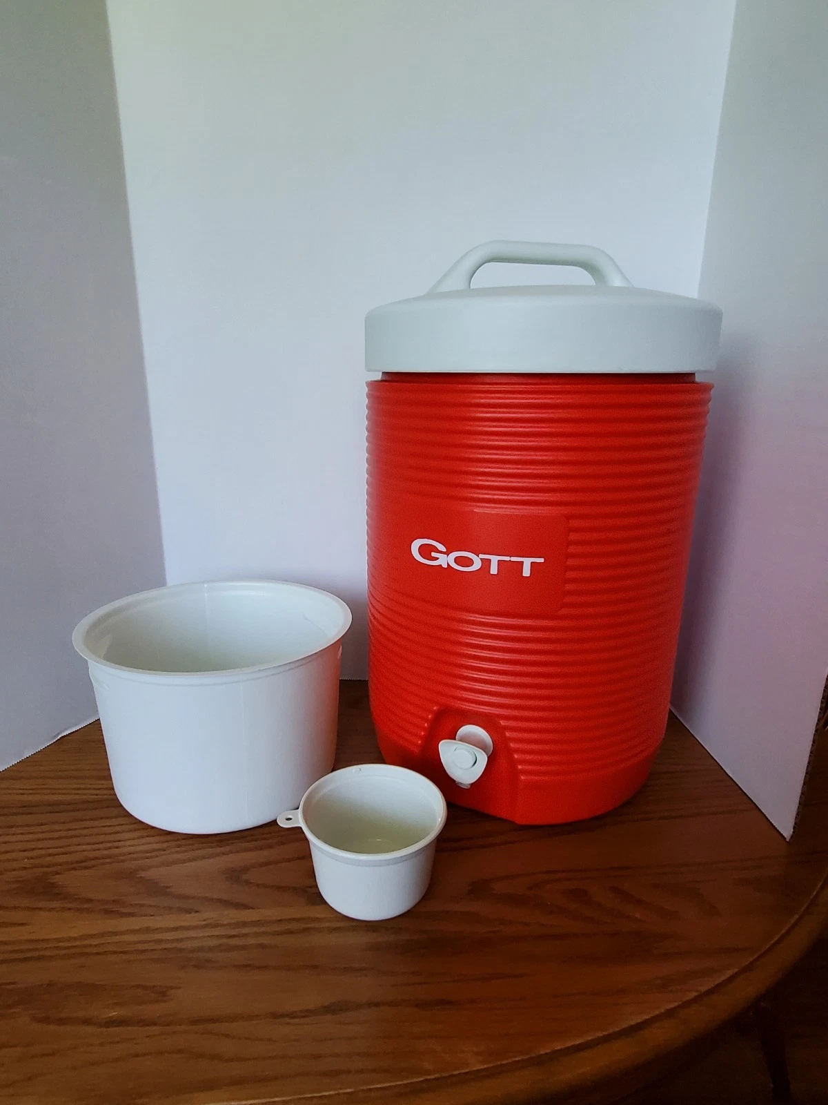 Vintage Gott 2-Gallon Water Cooler Jug Spigot Red Drink Dispenser With Inserts!
Opens in a new windo