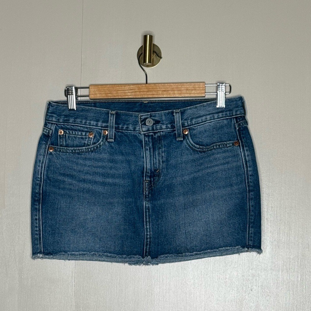 Levi's Denim Mini Skirt Size 26 Medium Wash Y2K Western Raw Hem