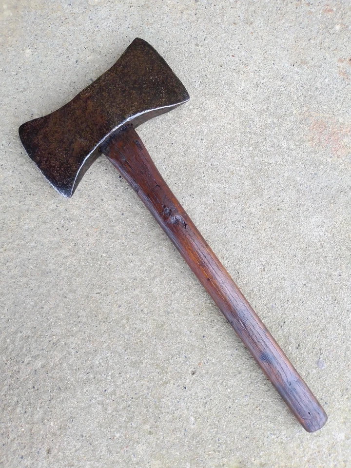 TRES ANCIEN OUTIL - MARTEAU HACHE DE TAILLEUR DE PIERRE - - Photo 3/4