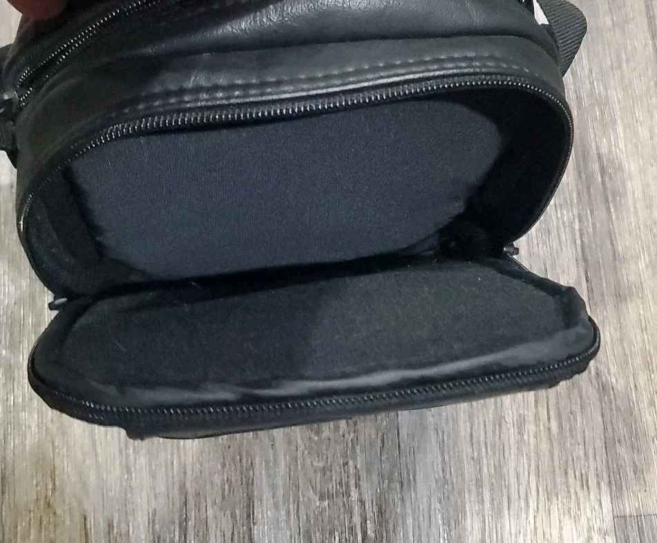 CASE LOGIC Portable CD Carrying Travel Bag Case Black Faux Leather Carry Strap - Image 4 of 4