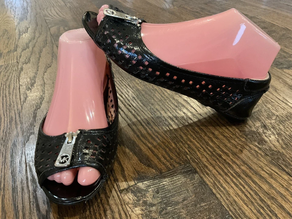 Zapatos planos de conducción Michael Kors de cuero negro perforado con punta abierta para mujer talla 6,5 cremallera Foto 2 de 4