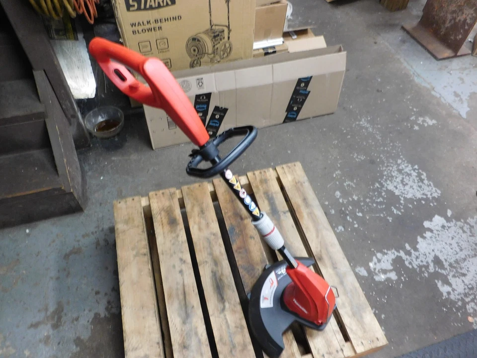 HOMELITE 120V 13" ELECTRIC ADJUSTABLE WEED TRIMMER - MODEL#UT41112B - Image 2 of 4