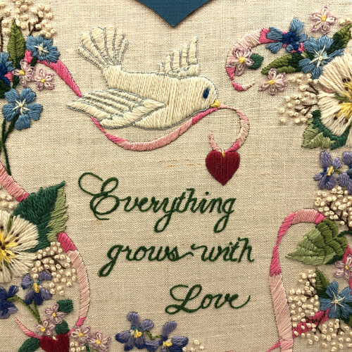 Vintage cucito a mano opaco/corniciato 'tutto cresce con amore' punto ago matrimonio - Foto 2 di 12