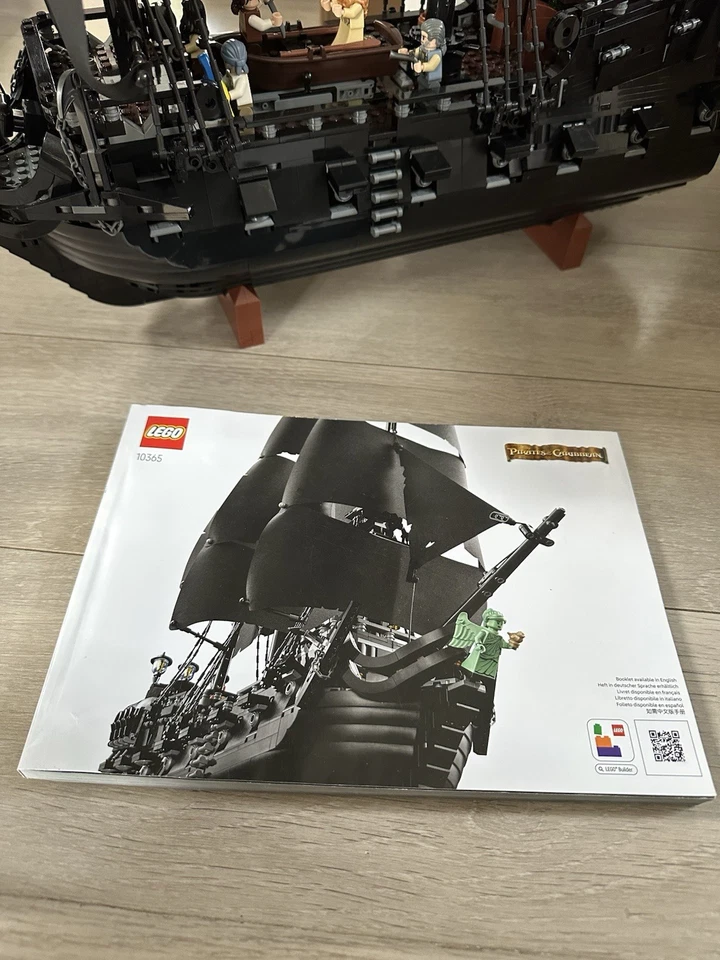 LEGO Icons 10365 Captain Jack Sparrow's Pirate Ship, photo 2 of 5