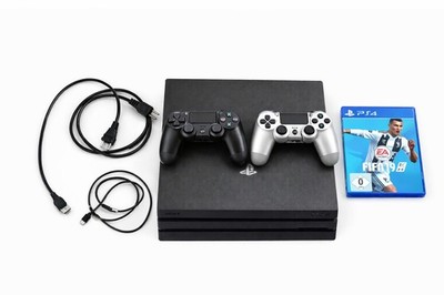 Sony PlayStation 4 Pro 1TB Spielkonsole mit 2 DualShock 4 Controllern - Schwarz
