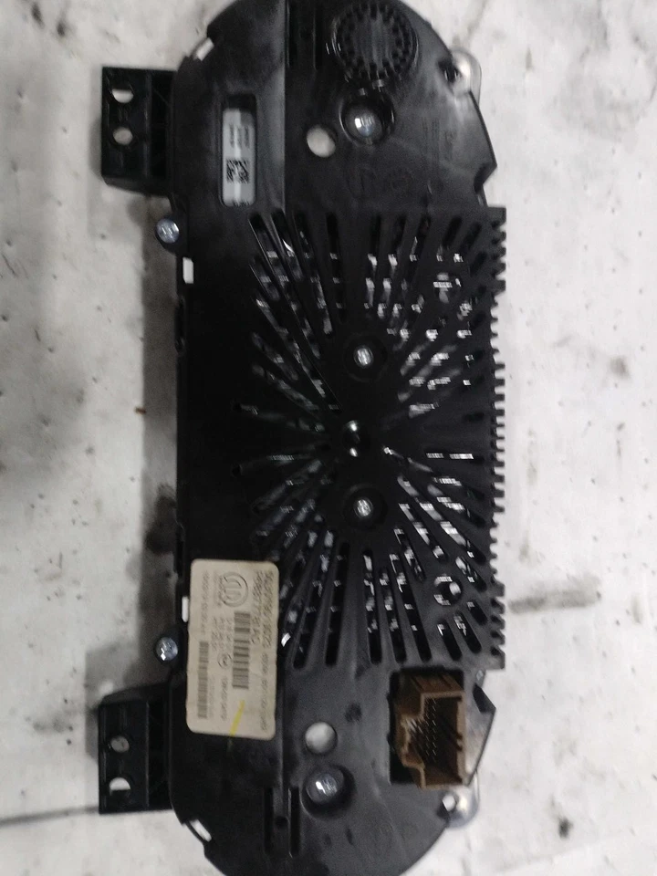 Medidor de velocímetro usado para: Jeep Wrangler Cluster 2019 LHD MPH 120 MPH 7,0`` di Foto 2 de 4