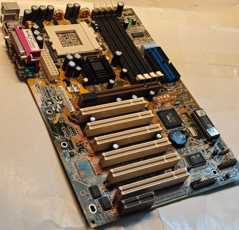 TOP Socket 370 *Tualatin* SET ASUS TUV4X Motherboard + CPU, 256 MB RAM + Bonus