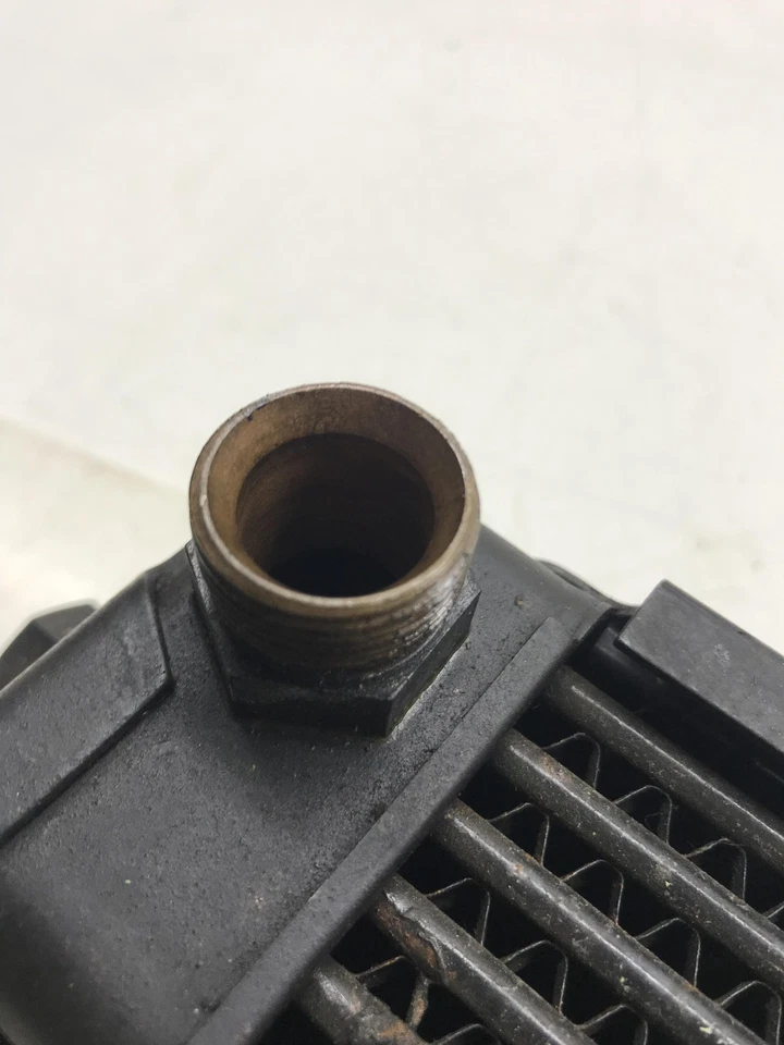 Kühler Ölkühler Mercedes W114 W115 1141800165 NOS NEU - Immagine 2 di 4