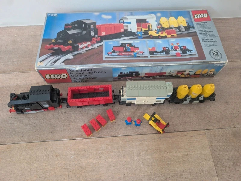 LEGO 7730 Electric Goods Train 12V Manual Box (1980)