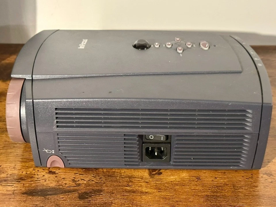 InFocus LP400 Digital Projector | DLP 700 Lumens | All Connectors & Carry Bag - Image 3 of 4