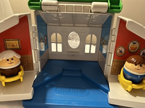 Little Tykes  Mini Dollhouse White  Green 2 Toddle Tots Included - Picture 3 of 12