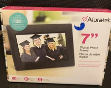 Aluratek Digital Photo Frame with Automatic Slideshow - 7 inch - ADPFWM7S 