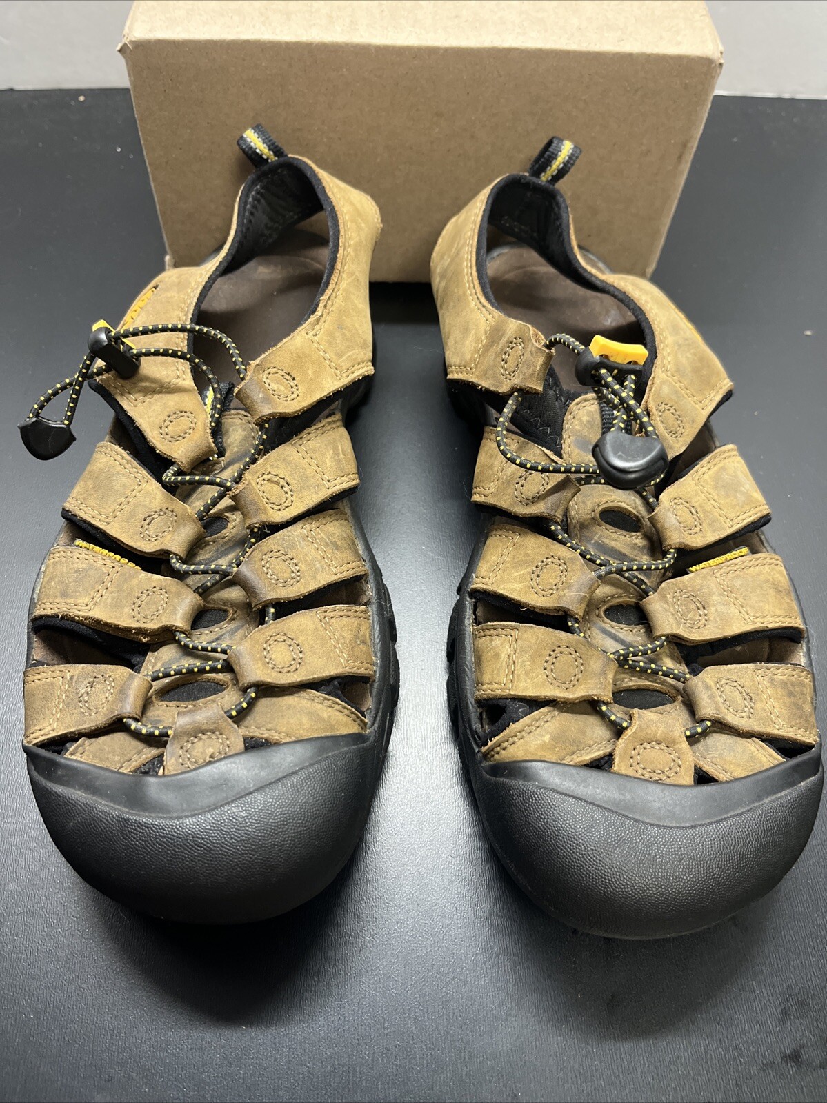 Sandali da trekking KEEN Newport in pelle punta chiusa beige scarpe uomo taglia 10 5 EU 44