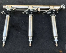 2012-2016 MERCEDES E350 W212 3.5L RIGHT PASS FRONT FUEL RAIL W/ INJECTORS OEM