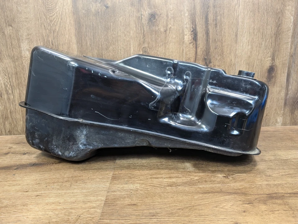 Оригинальный бензобак Honda Goldwing GL1500 1988-2000 годов выпуска - Изображение 2 из 4