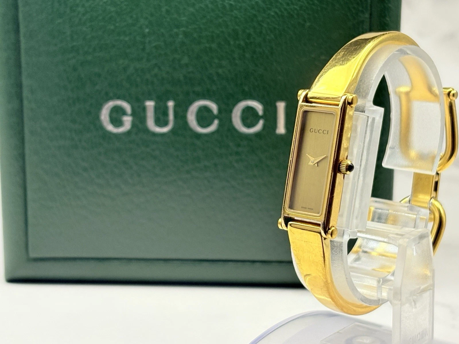 [Presque comme neuve avec boîte et papiers] Montre femme vintage GUCCI 1500L cadran doré quartz
