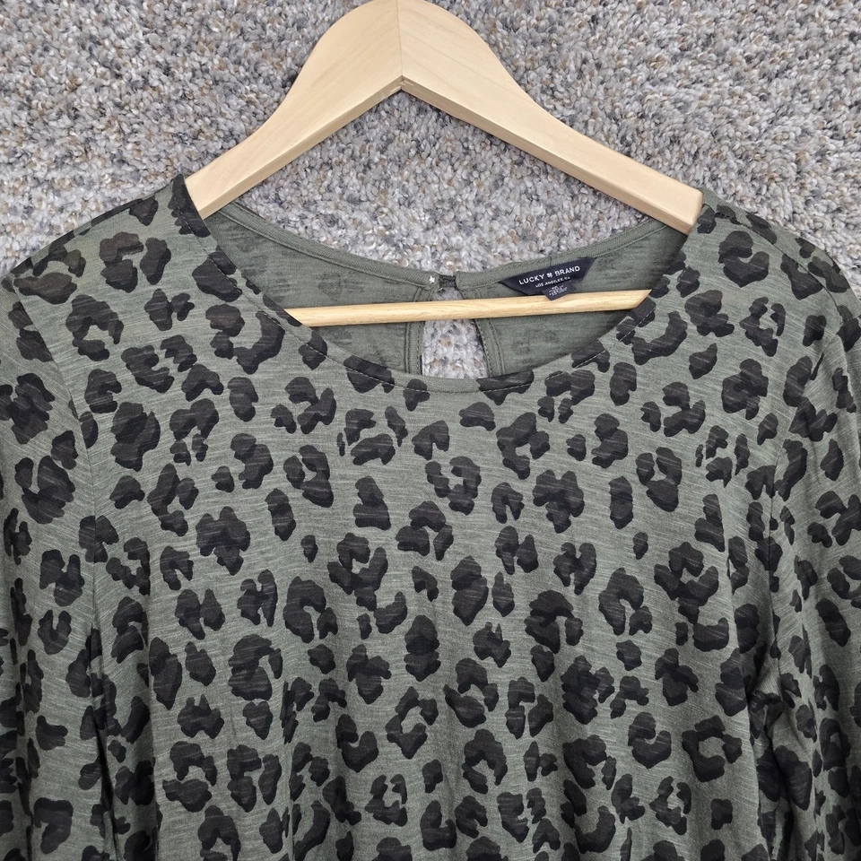 Lucky Brand Top 女式中号绿色动物印花低圆领 T 恤锁眼纽扣 — 第 4/4 张图片