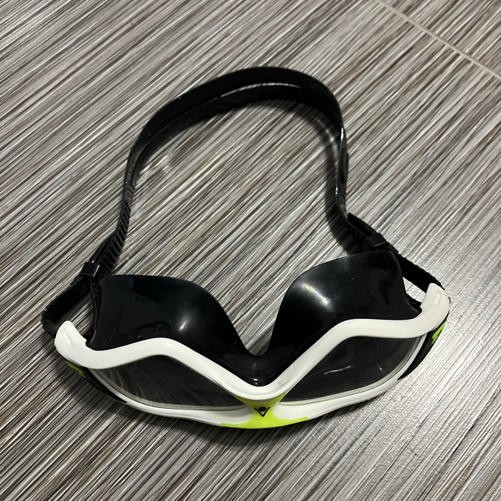 Aqua Sphere Kaiman EXO low profile, antifog, scratch resistant swim