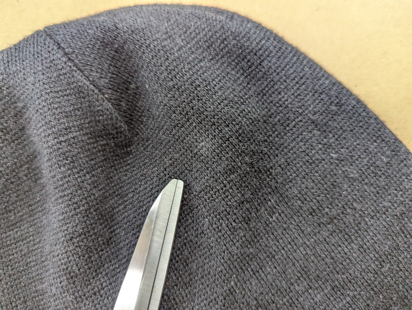 Cappello Arc'teryx Crest Toque Beanie taglia unica reversibile misto lana grigio nero