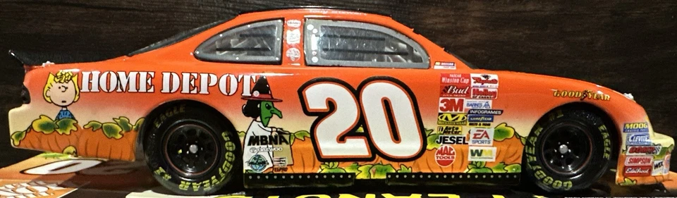 Tony Stewart Home Depot Peanuts Great Pumpkin 2002 1/24 acción Nascar diecast Foto 4 de 4