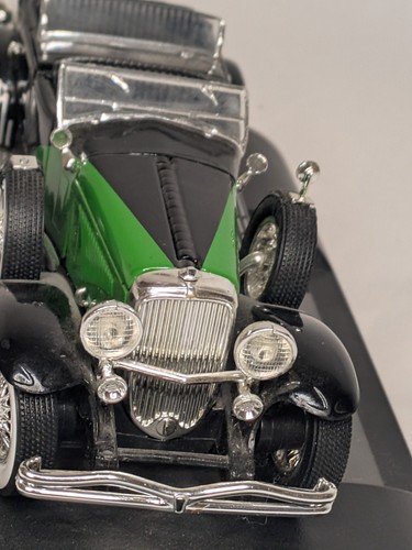 Signature 1934 Duesenberg Diecast Car 1:32 6" Long On Stand Green and Black - Picture 9 of 23