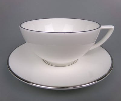 Wedgwood Jasper Conran Tasse & Untertasse. Platin / Silberrand. TEE.