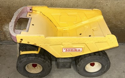 2004 VINTAGE HASBRO TONKA MIGHTY BIG YELLOW DUMP TRUCK 19” RED