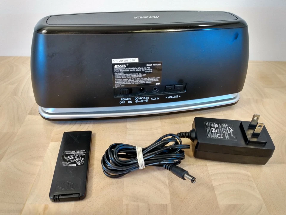 Jensen JiPS-200i 30-Pin Docking Speaker for iPod, iPhone, iPad w/Remote & Plug - Image 2 of 4