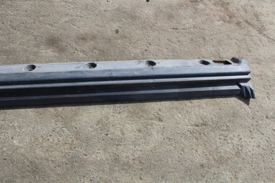 03-05 FALDA LATERAL DERECHA LAND RANGE ROVER FALDA LATERAL MOLDEADA BASCULANTE V912 Foto 4 de 4