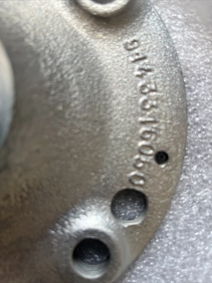 Conversión de 4 a 5 orejetas - Buje trasero Porsche 914 OEM perforado para 5 orejetas Foto 3 de 4