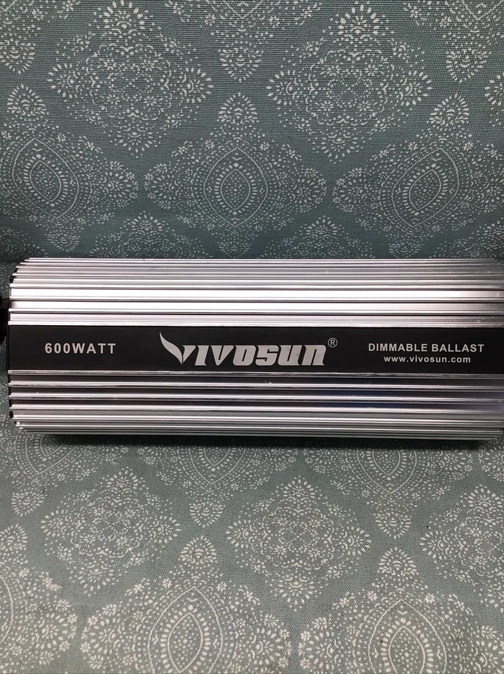 Equipo de cultivo de lastre regulable Vivosun 600 vatios Foto 2 de 4