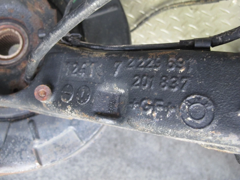 01-06 BMW E46 M3 S54 HUSILLO TRASERO IZQUIERDO NUDILLO RUEDA COJINETE BRAZO TRASERO Foto 3 de 4