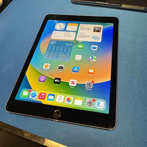 Apple iPad Pro (9.7-inch) A1673 128 GB, Wi-Fi, 9.7 in - Space Gray