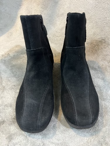 New Clarks Ashlyn Women’s Size 7 Black Suede Leather Side Zip Ankle Boots 83513 - Picture 7 of 7