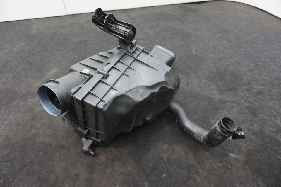 Caja de carcasa de filtro de filtro de aire de motor de 2,0 L OEM 31474901 Volvo XC90 B5 2023-25 Foto 3 de 4