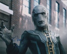 TOM VAUGHAN LAWLOR signed Autogramm 20x25cm AVENGERS in Person autograph COA